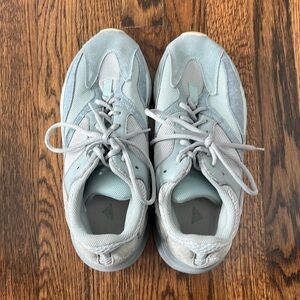 adidas Yeezy Boost 700